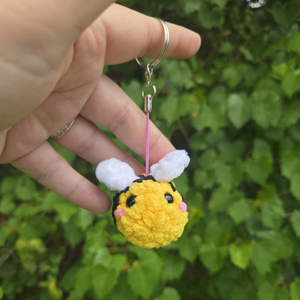 Crocheted Bee Keychain Plush Amigurumi Accessory – Handmade Bumblebee Charm.