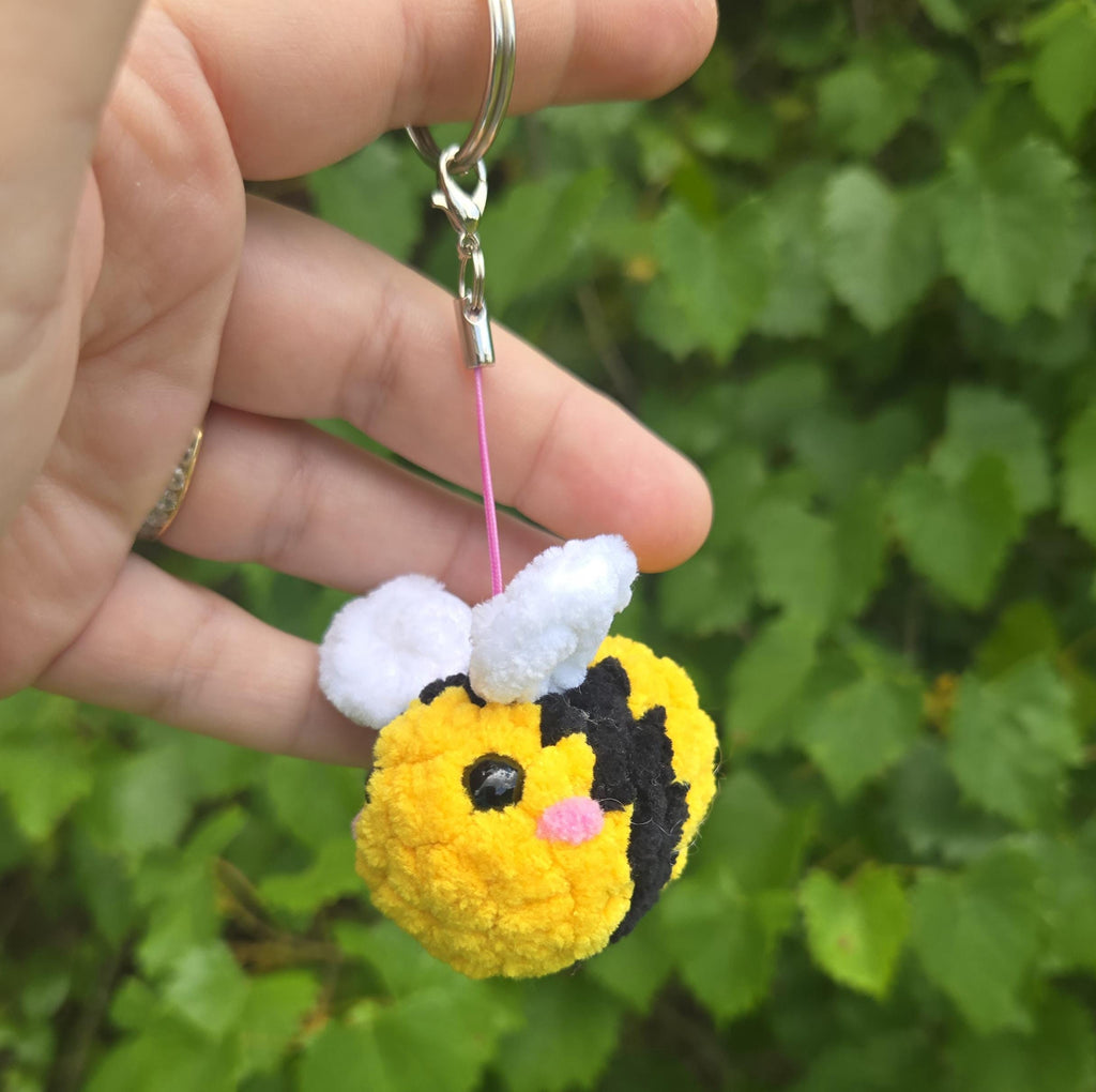 Crocheted Bee Keychain Plush Amigurumi Accessory – Handmade Bumblebee Charm.