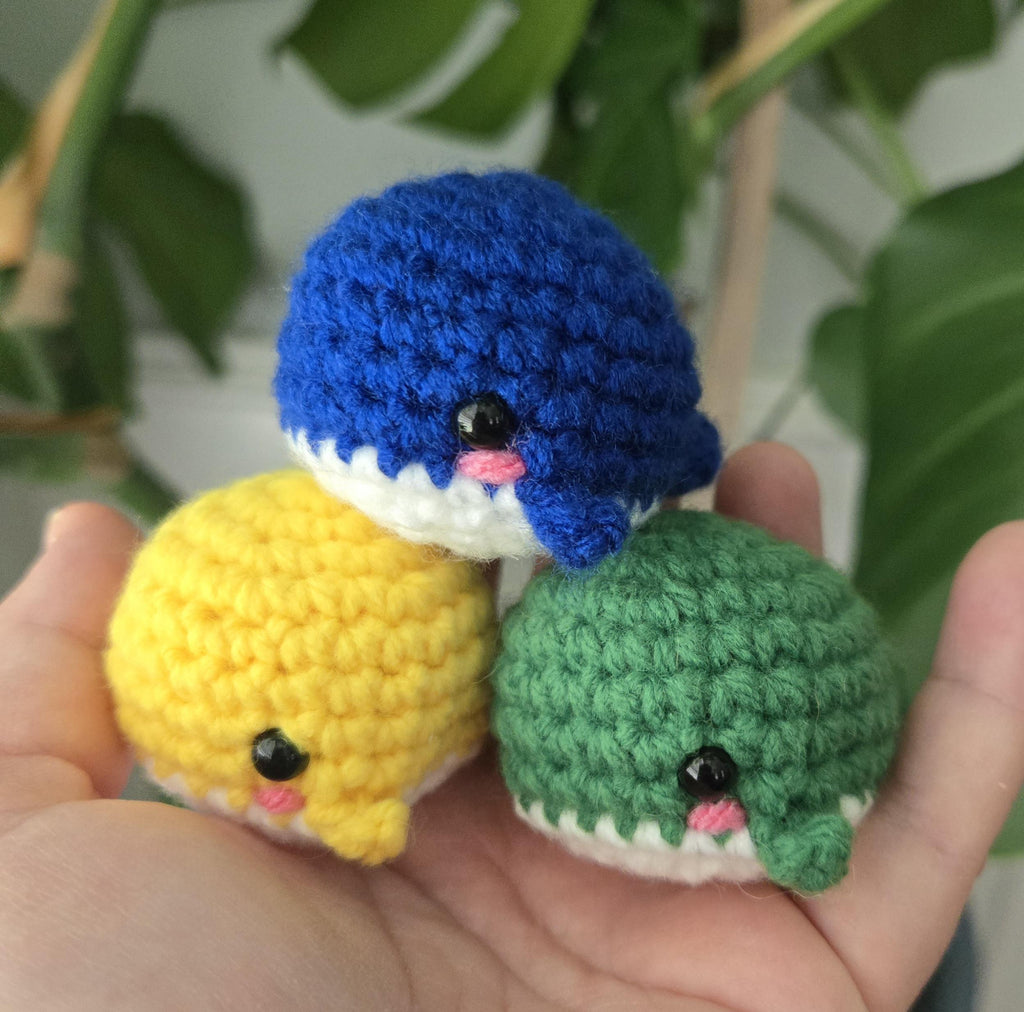 Mini Crochet Whale Plush Keychain – Handmade Ocean Animal Toy.