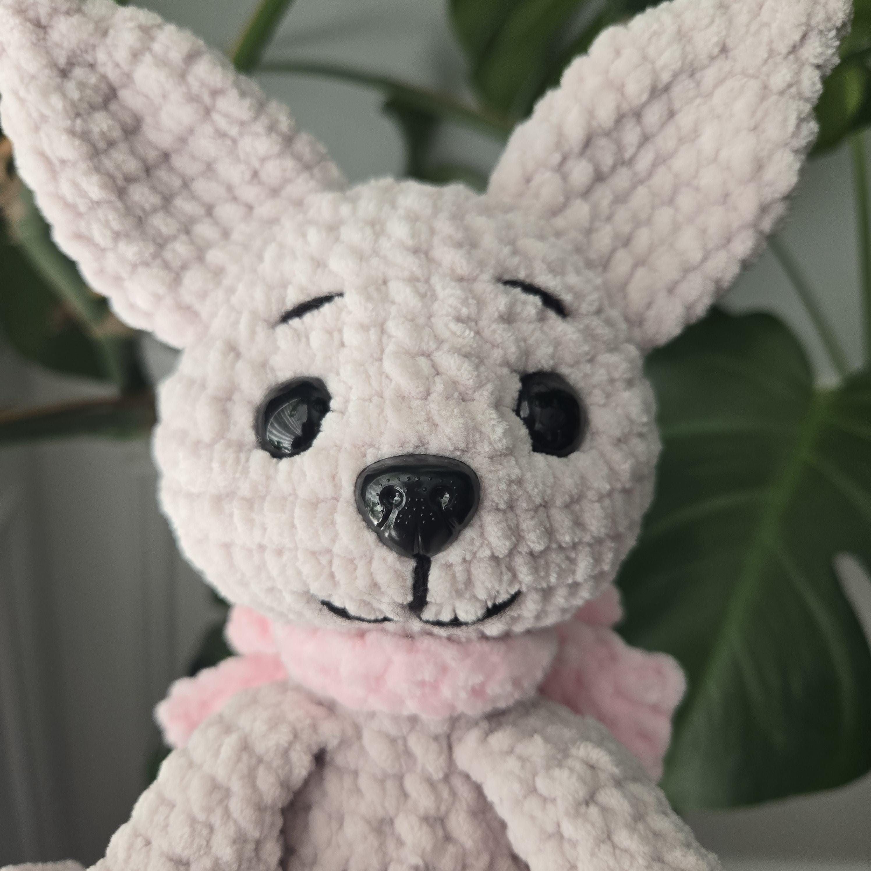 Crochet Chihuahua Plush: Cream Amigurumi Puppy with Pink Bow, Dog Lover Gift.