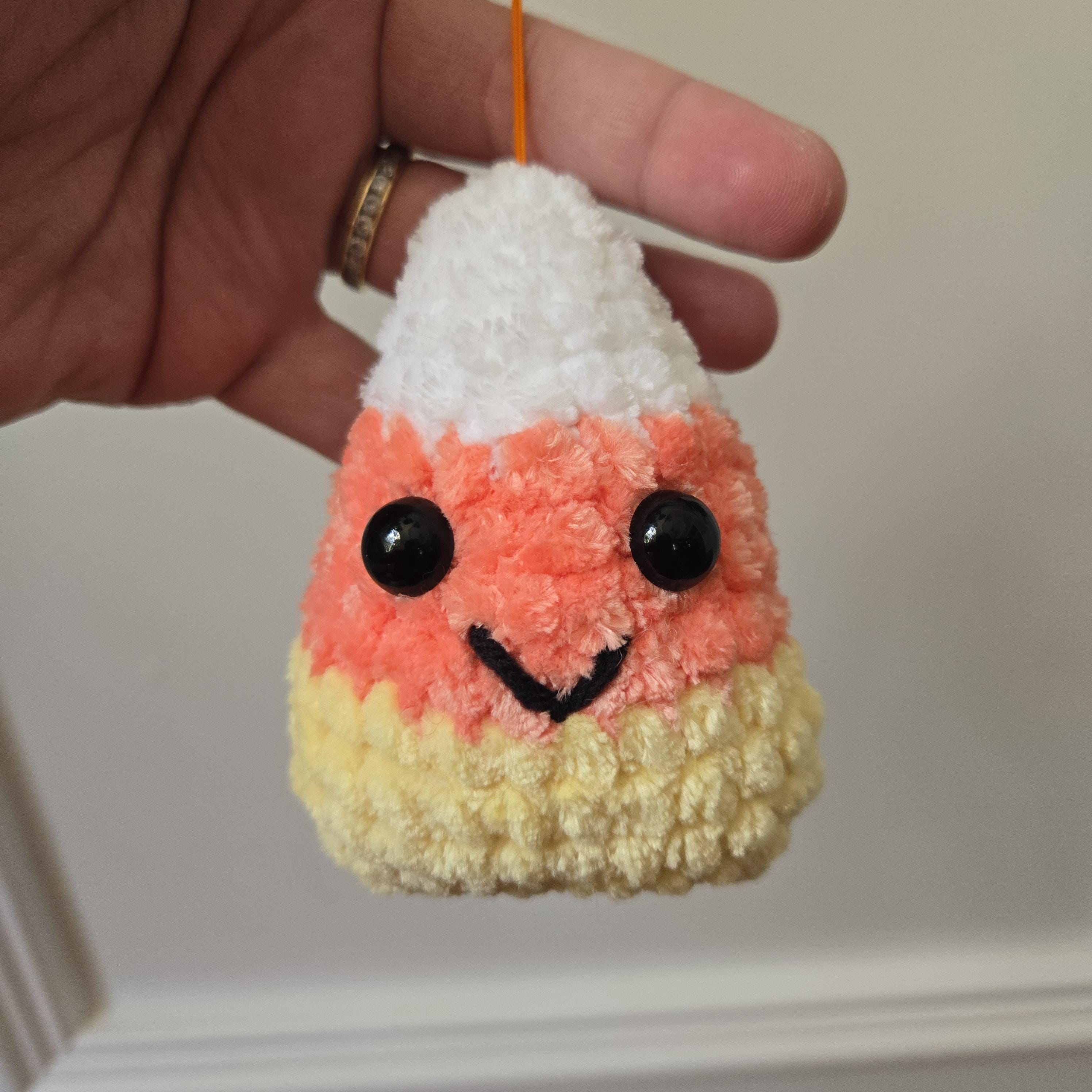 Handmade Crochet Candy Corn Keychain Plush – Smiley Face Amigurumi Accessory.