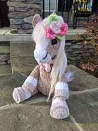 Hand-Crocheted Palomino Horse Plush Toy with Pink Flowers and Bows – Amigurumi Stuffed Animal.